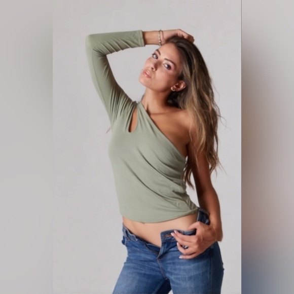 Abercrombie & Fitch Tops - NWT Abercrombie & Fitch Crop One Shoulder Top